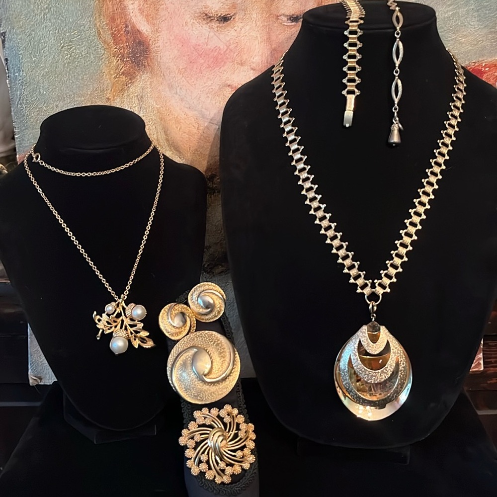 Jewelry 7 Pcs Lot Brooches Necklaces Bracelets Sarah Cov Avon Trifari Puccini